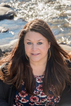 Nash.Outdoor.Headshot